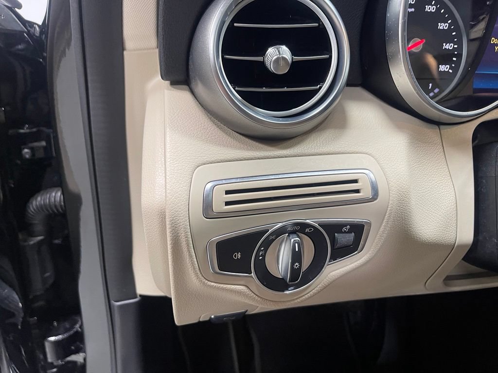 Used 2019 Mercedes-Benz C 300 4MATIC Sedan image 19