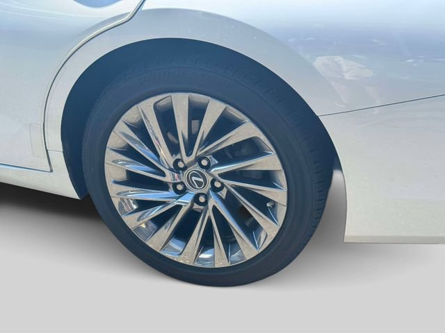 Certified 2024 Lexus ES 300h w/ Luxury Package FWD image 9