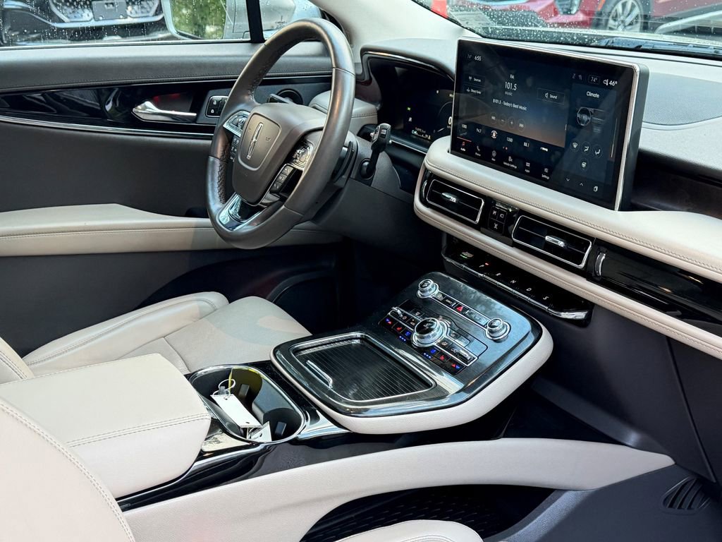 Used 2023 Lincoln Nautilus Reserve w/ Equipment Group 201A image 12