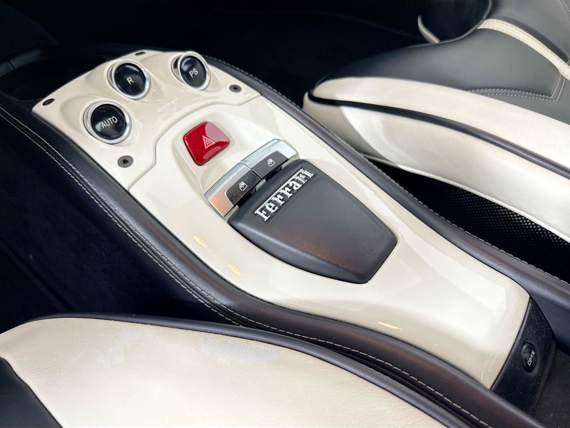 Used 2010 Ferrari 458 Italia Coupe RWD image 28
