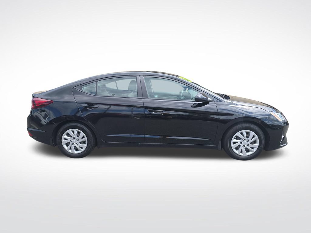 Used 2020 Hyundai Elantra SE w/ Winter Weather Package FWD image 7