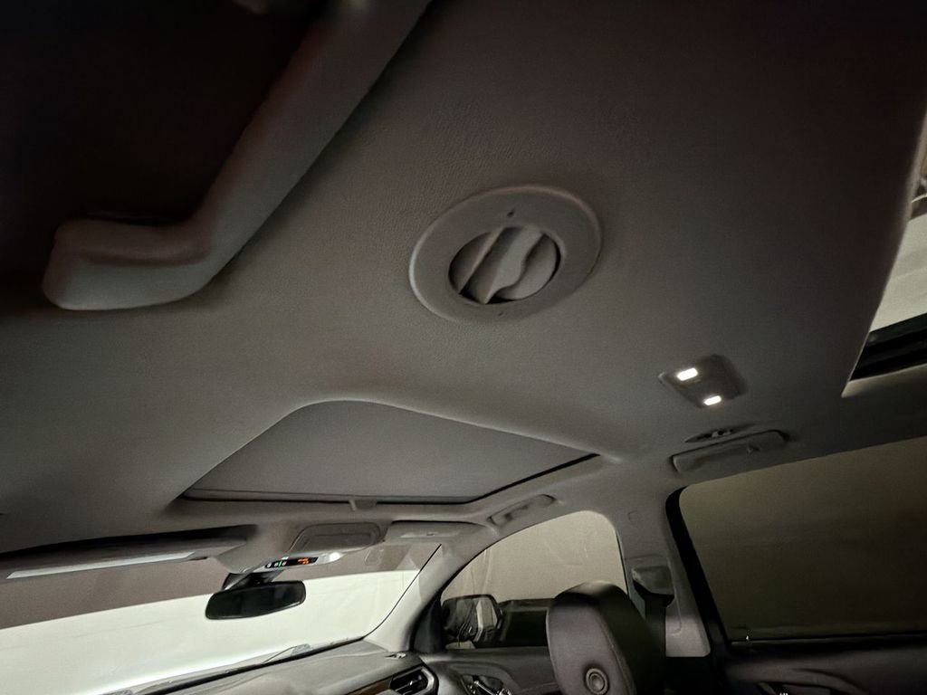 Used 2022 GMC Acadia AT4 w/ Technology Package image 22