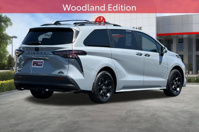 Used 2026 Toyota Sienna XLE Woodland Edition AWD/4WD image 4
