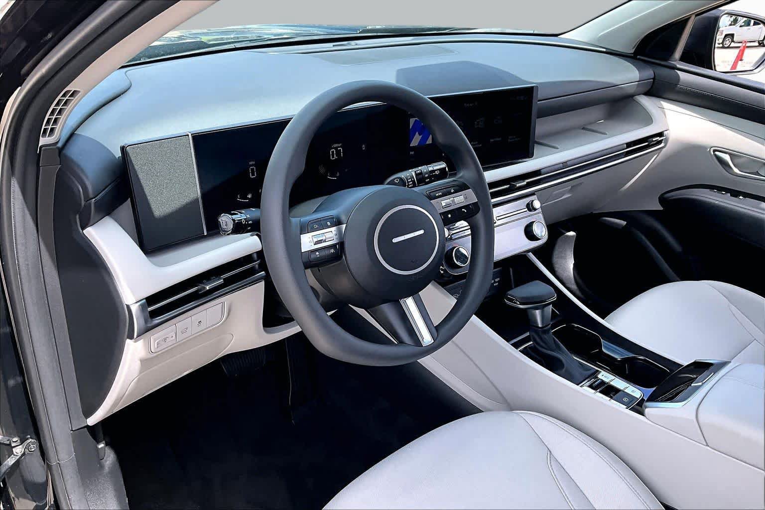 Certified 2025 Hyundai Tucson SEL FWD image 16