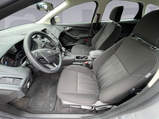 Used 2018 Ford Focus SE w/ Cold Weather Package image 10