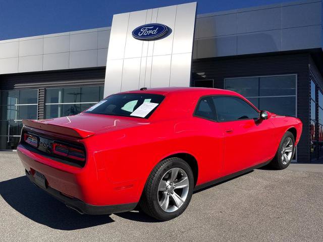 Used 2019 Dodge Challenger SXT image 2