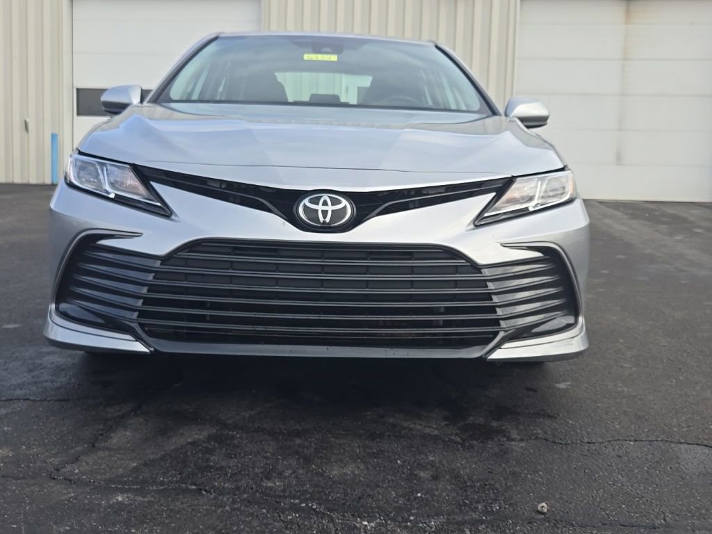 Used 2023 Toyota Camry LE image 2