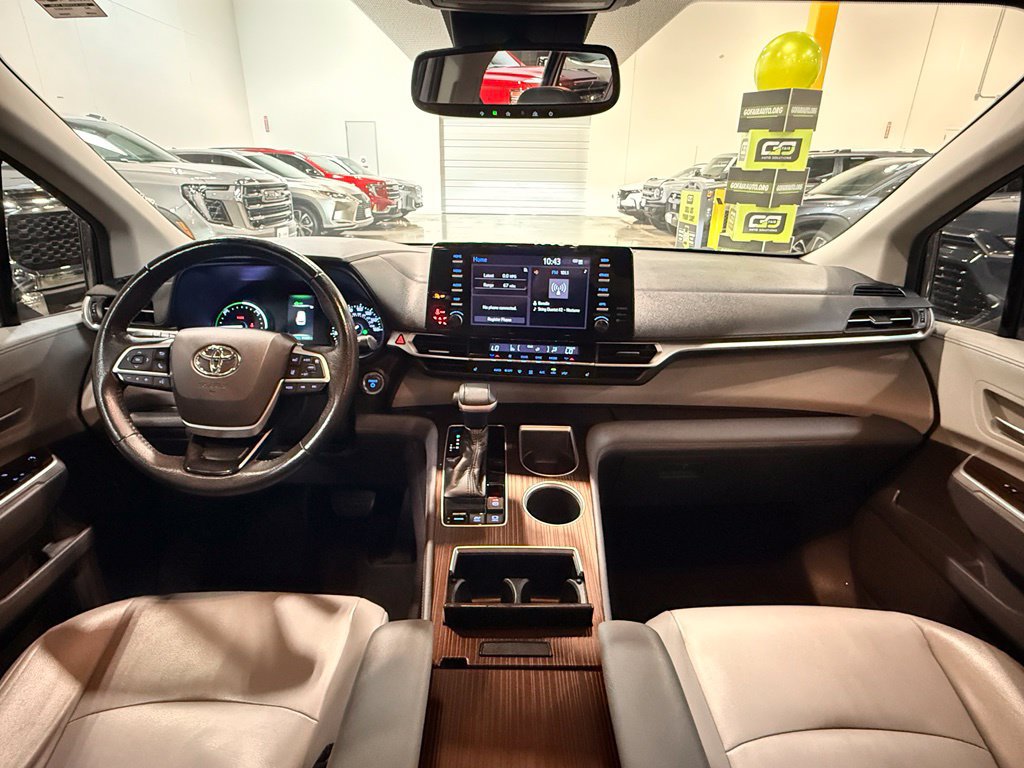 Used 2022 Toyota Sienna XLE FWD image 29