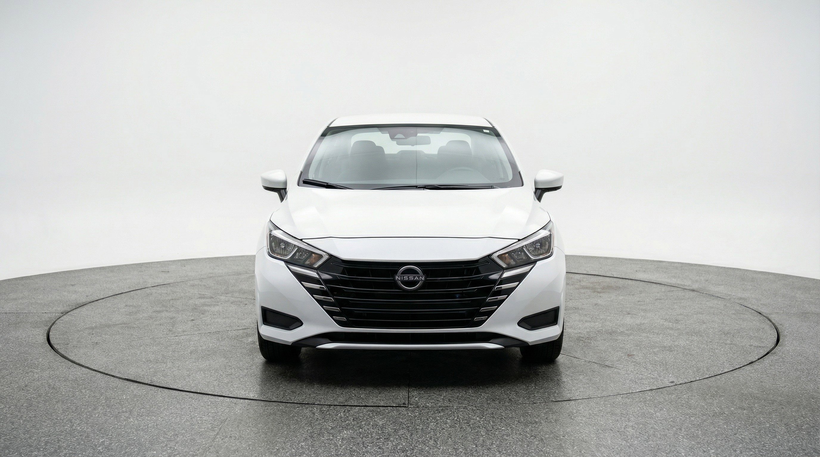 Used 2025 Nissan Versa SV image 2