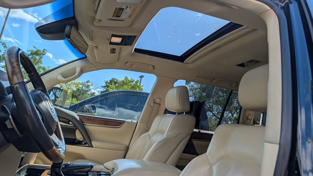 Used 2017 Lexus LX 570 4WD w/ Luxury Package image 4