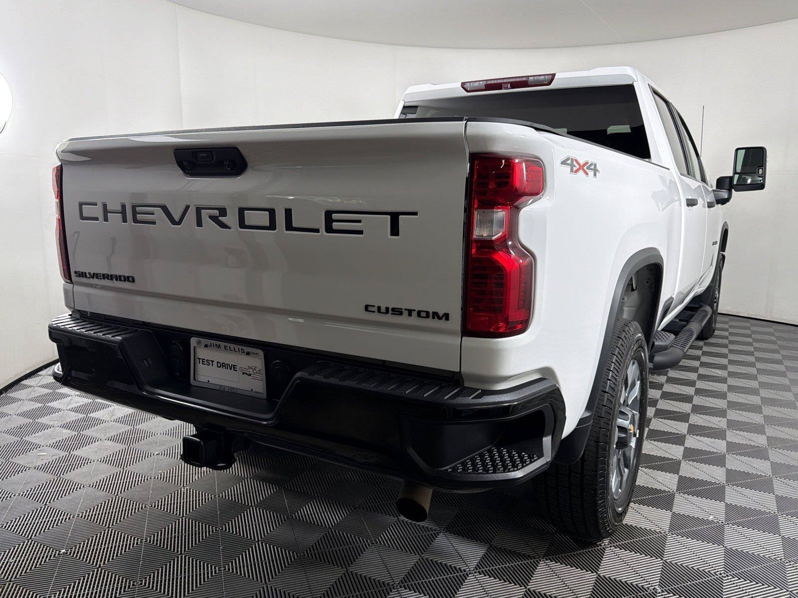 Used 2023 Chevrolet Silverado 2500 Custom w/ Custom Value Package AWD/4WD image 6