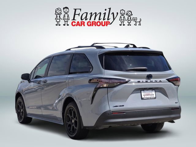 Used 2025 Toyota Sienna XLE Woodland Edition AWD/4WD image 3
