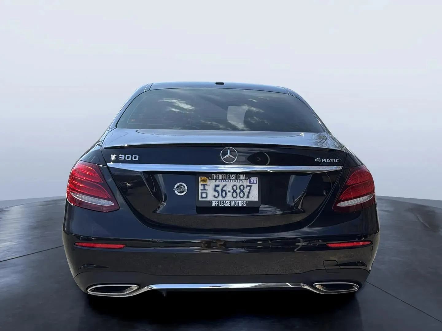 Used 2017 Mercedes-Benz E 300 4MATIC w/ Premium 1 Package image 4