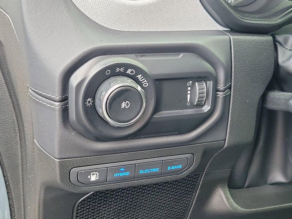 Certified 2025 Jeep Wrangler Unlimited Sahara w/ Safety Group AWD/4WD image 17