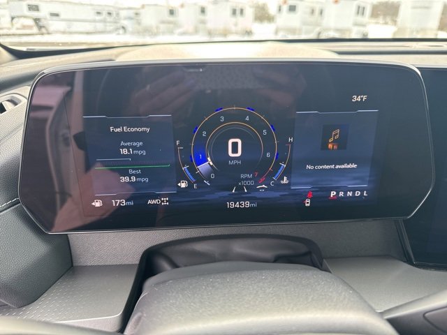 Used 2025 Chevrolet Traverse LT image 15