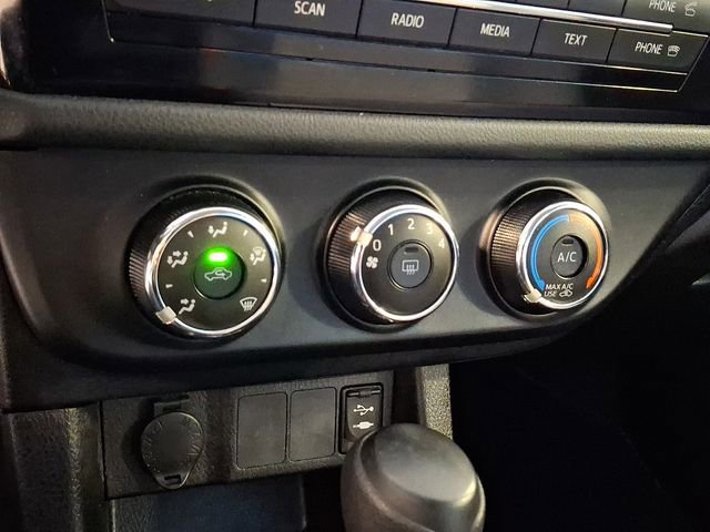 Used 2015 Toyota Corolla L FWD image 18