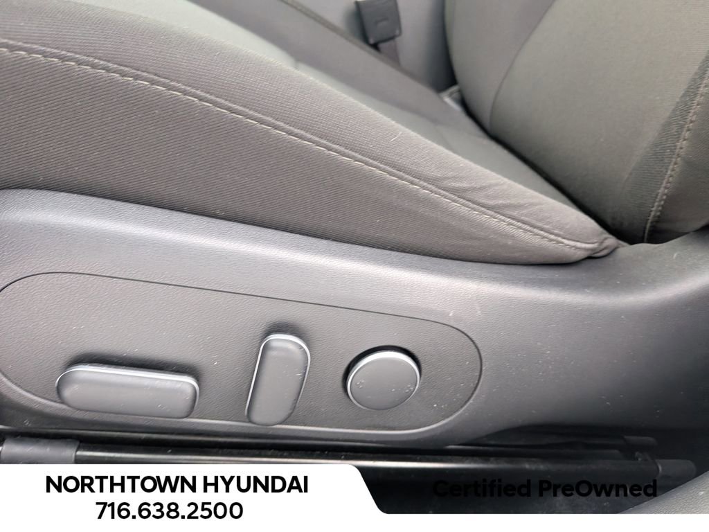 Used 2025 Hyundai Kona SEL image 32