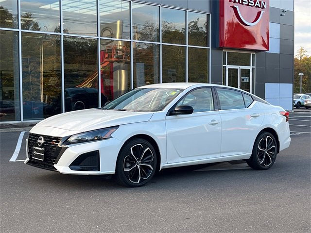 Certified 2025 Nissan Altima 2.5 SR image 1