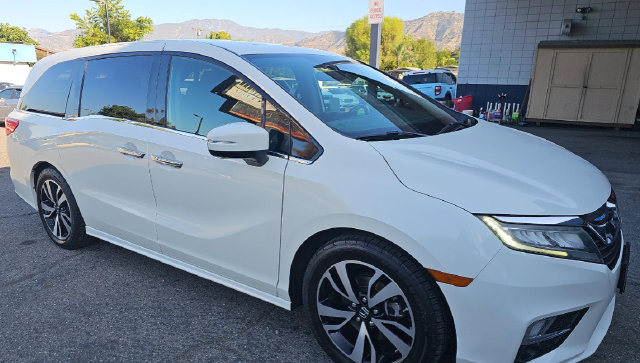 Used 2018 Honda Odyssey Elite image 2