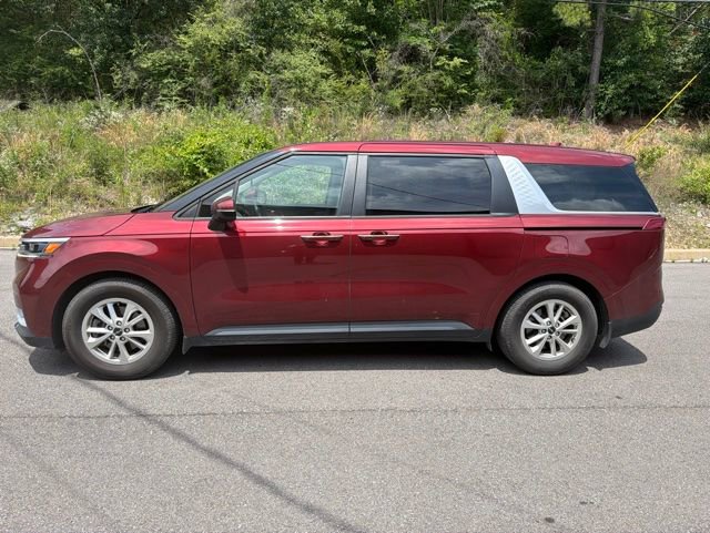 Used 2023 Kia Carnival LX FWD image 4