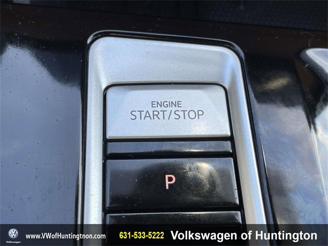 Certified 2025 Volkswagen Atlas Cross Sport SEL image 30