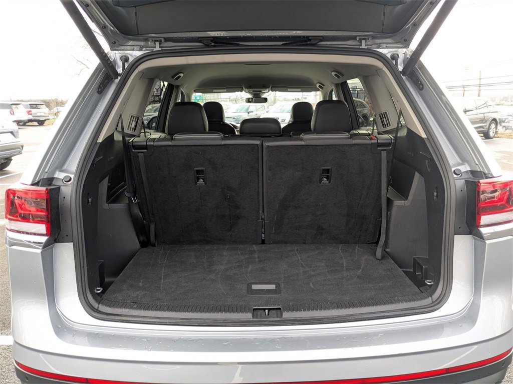 Used 2025 Volkswagen Atlas SE image 34