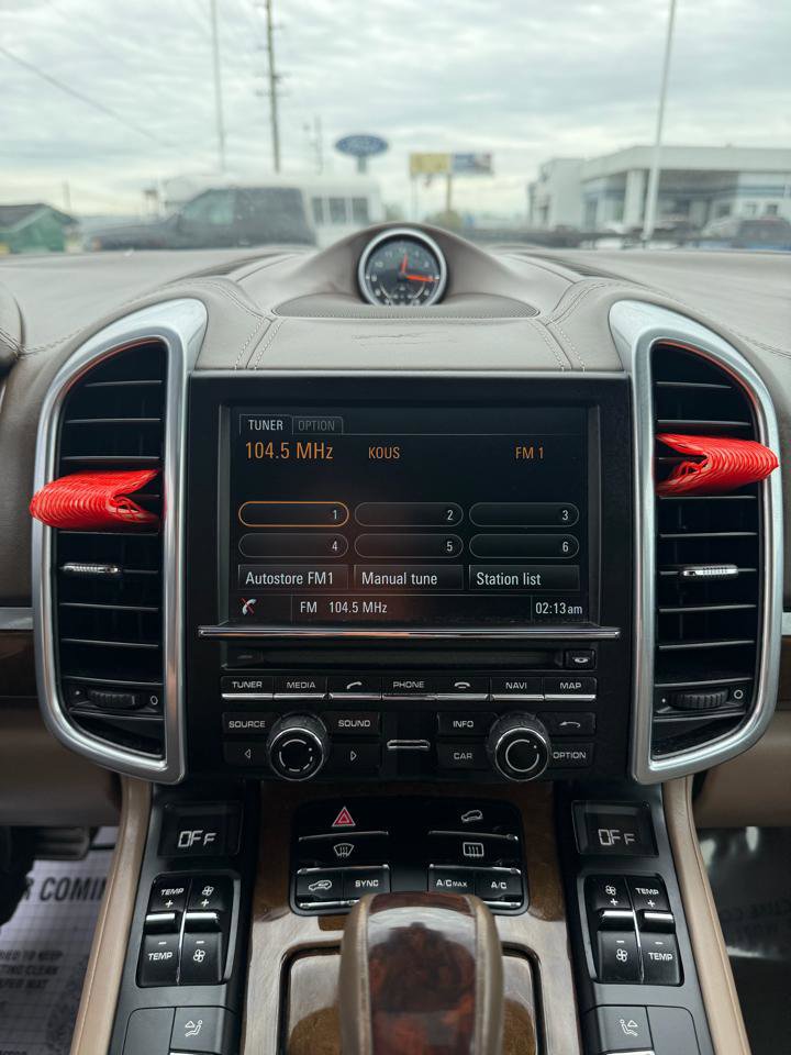 Used 2014 Porsche Cayenne S image 30