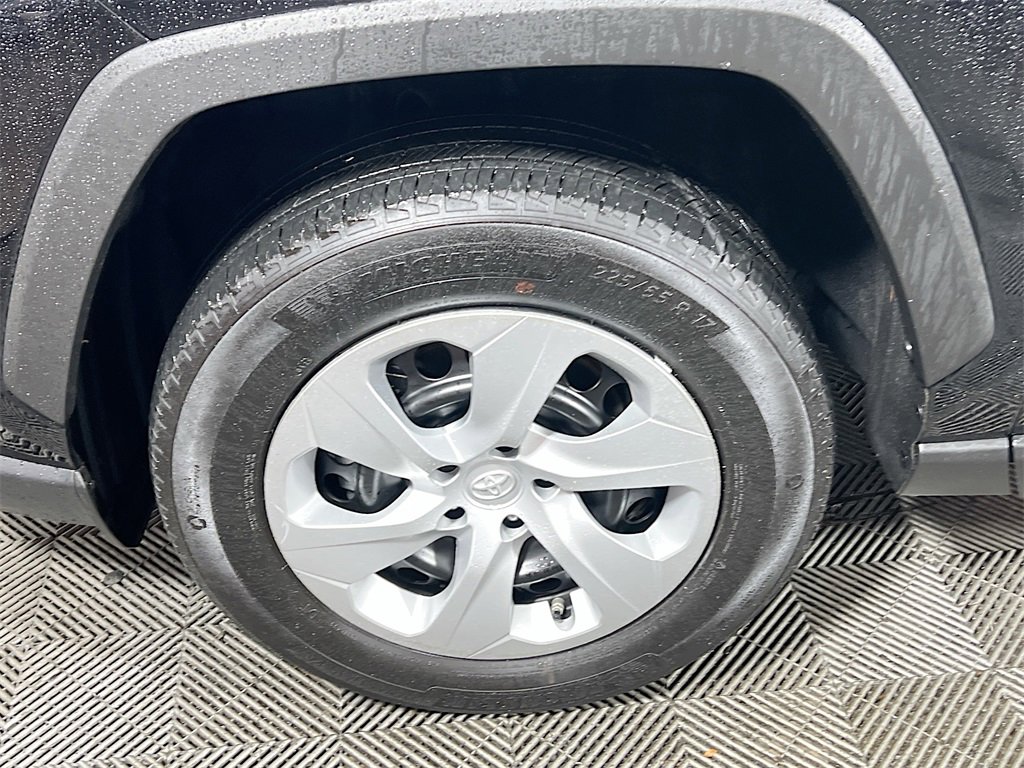 Certified 2025 Toyota RAV4 LE image 28