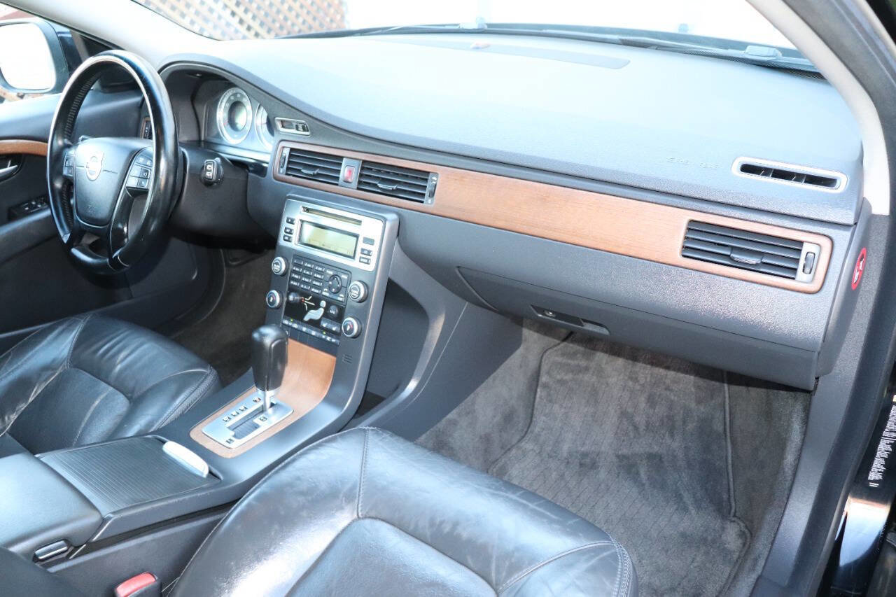 Used 2010 Volvo XC70 3.2 image 38