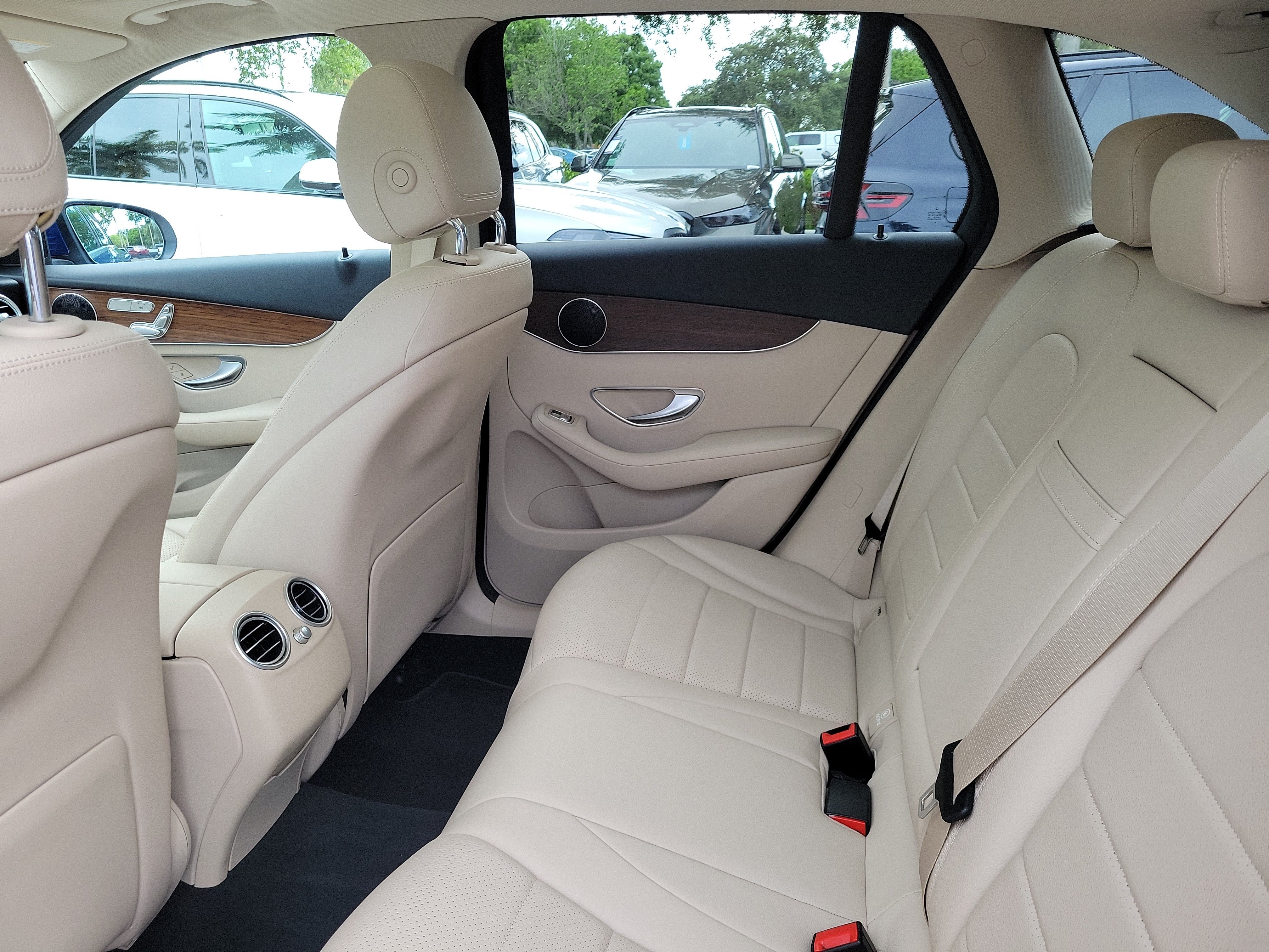 Used 2022 Mercedes-Benz GLC 300 4MATIC image 10