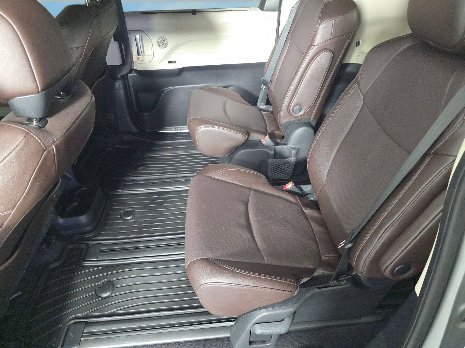 Used 2024 Toyota Sienna Platinum image 14