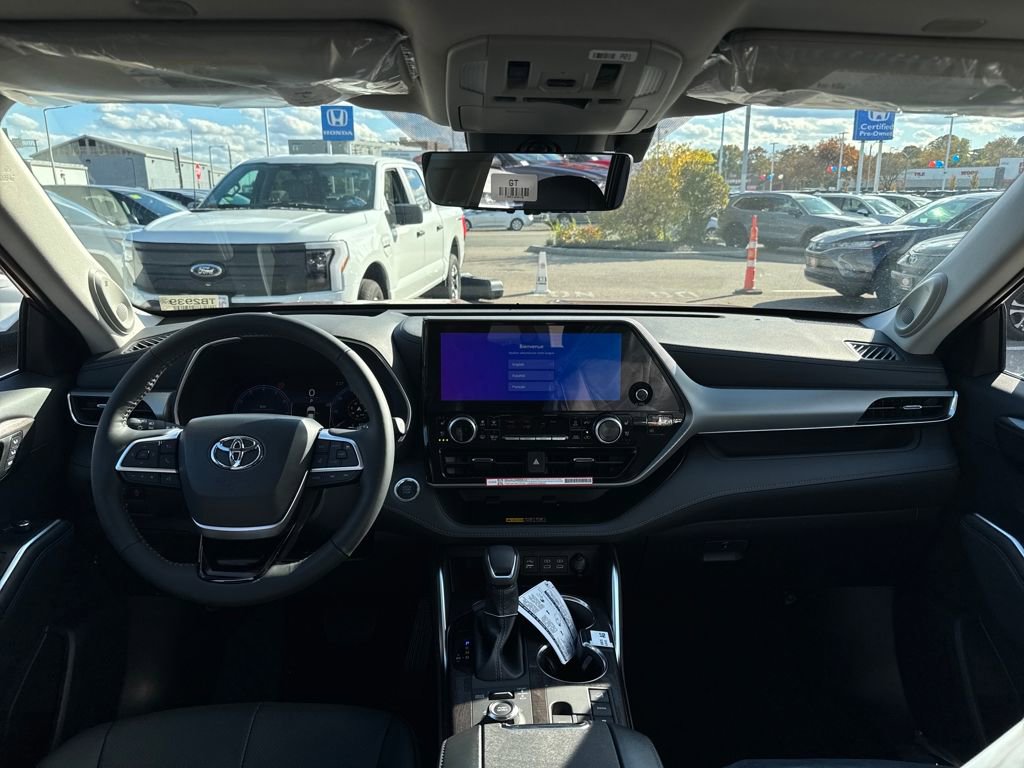 New 2026 Toyota Highlander Platinum image 10