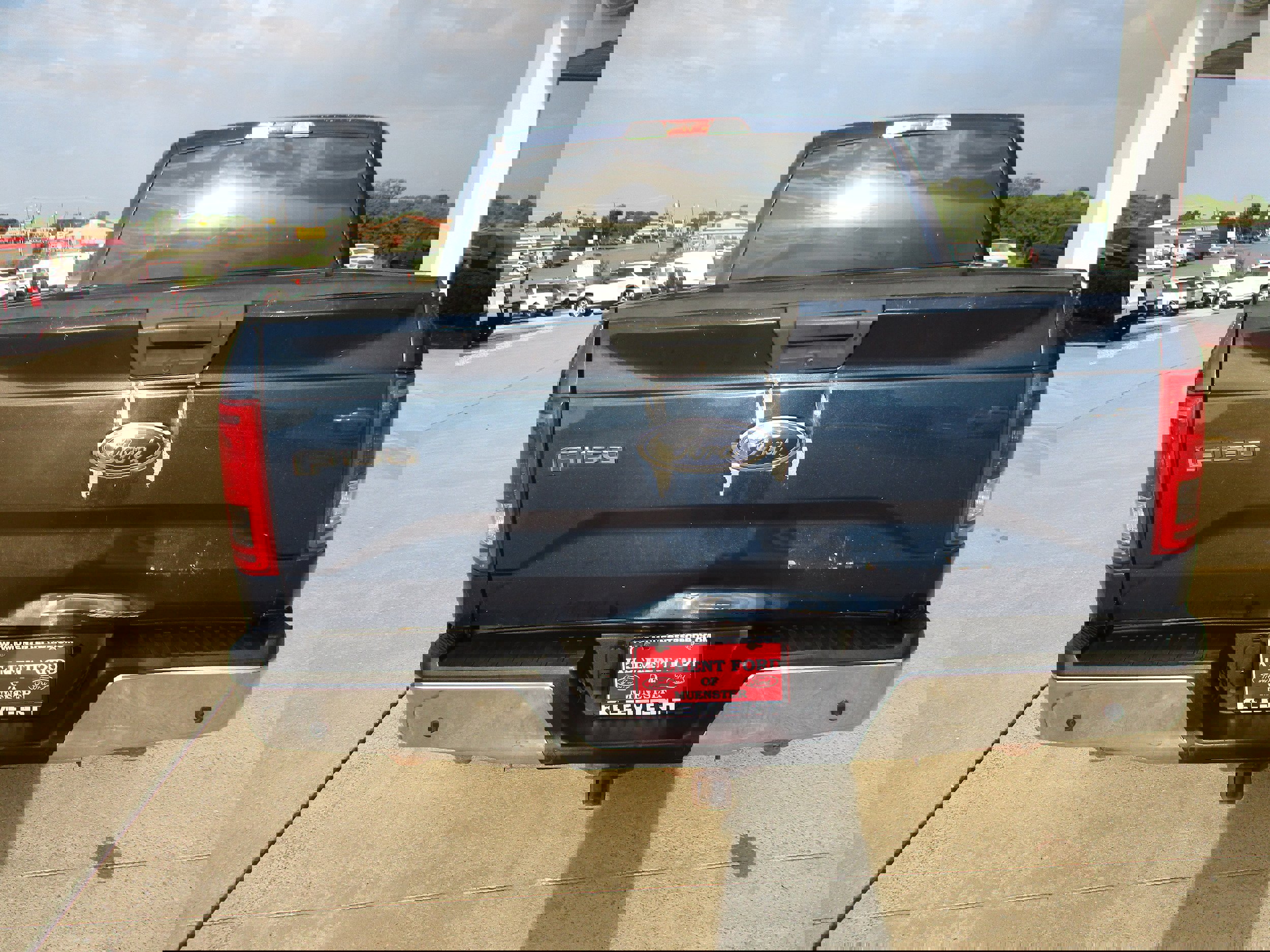 Used 2017 Ford F150 XLT w/ Trailer Tow Package image 9