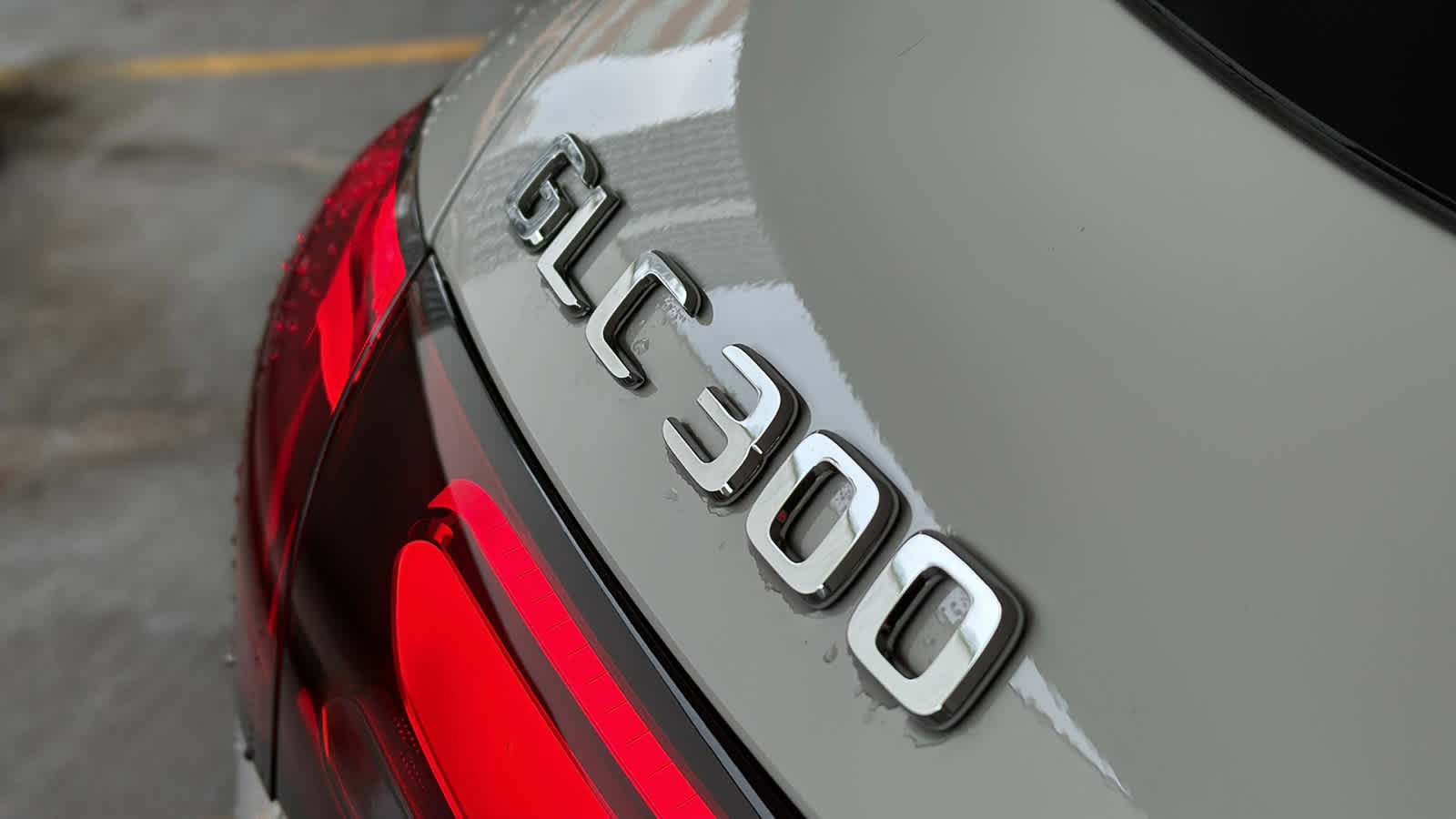 Used 2025 Mercedes-Benz GLC 300 4MATIC image 12