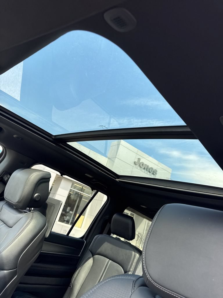 New 2026 Jeep Grand Wagoneer L Limited AWD/4WD image 12