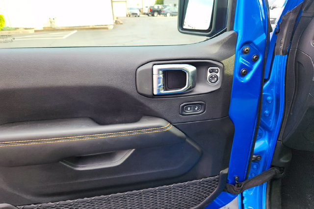 Used 2025 Jeep Wrangler Unlimited Sahara AWD/4WD image 11