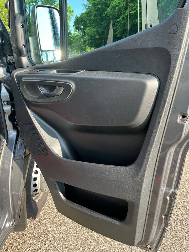 Used 2022 Mercedes-Benz Sprinter 4500 image 17