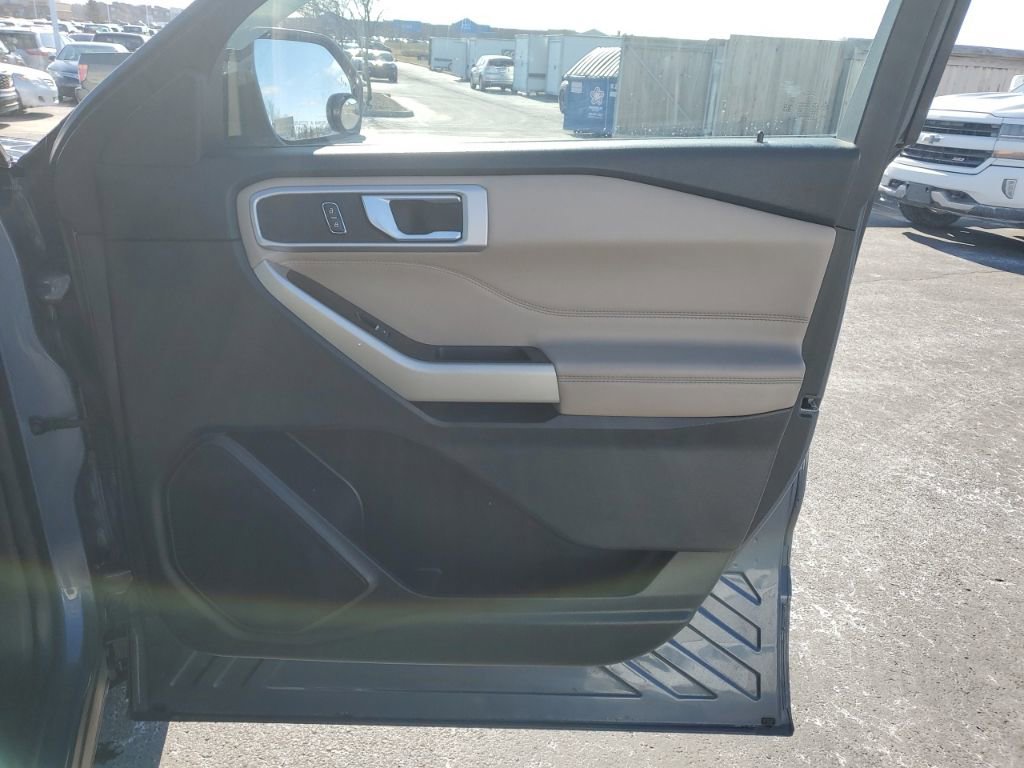 Used 2021 Ford Explorer XLT w/ Equipment Group 202A image 32