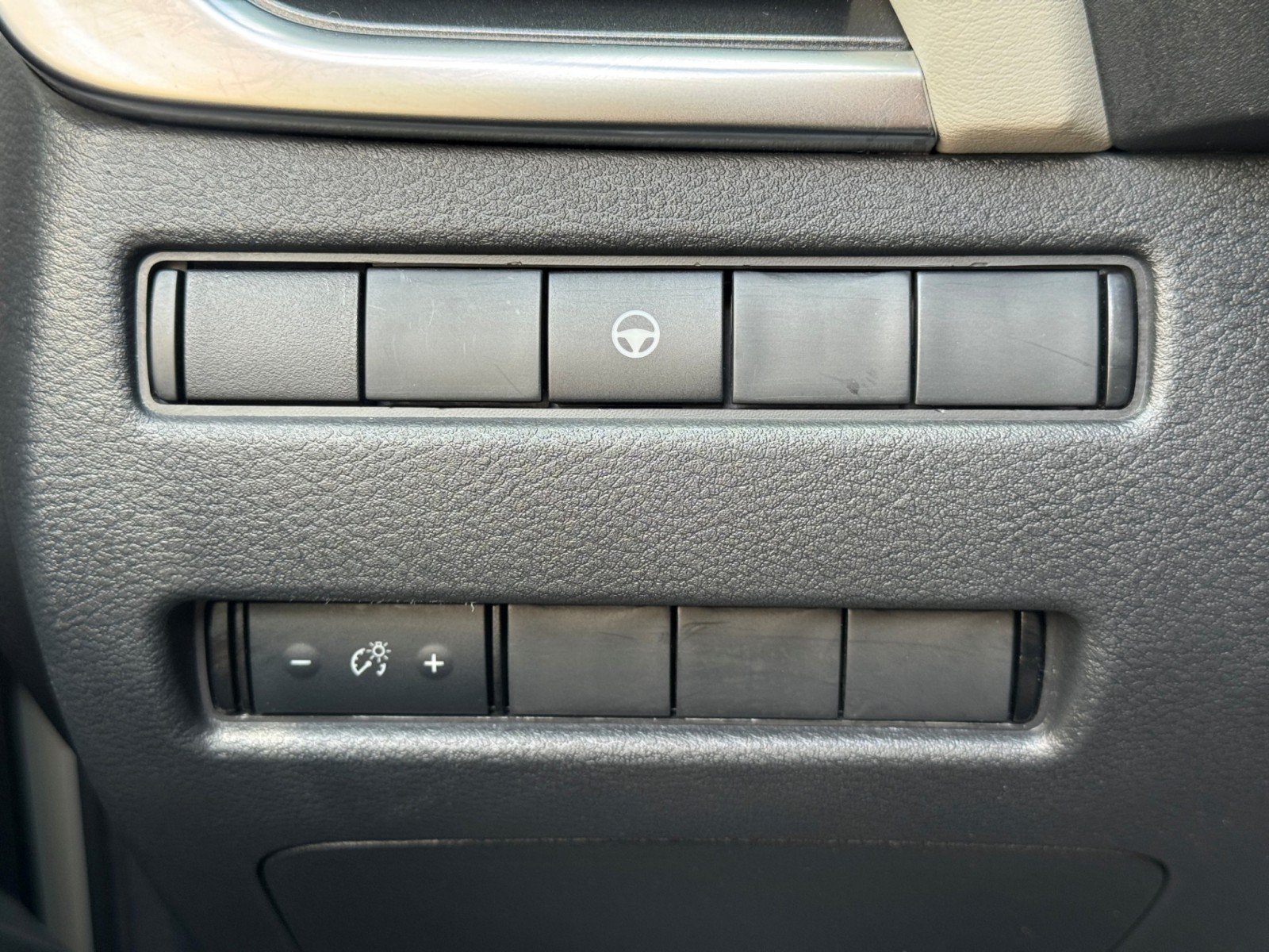 Used 2022 Nissan Rogue SV FWD image 16