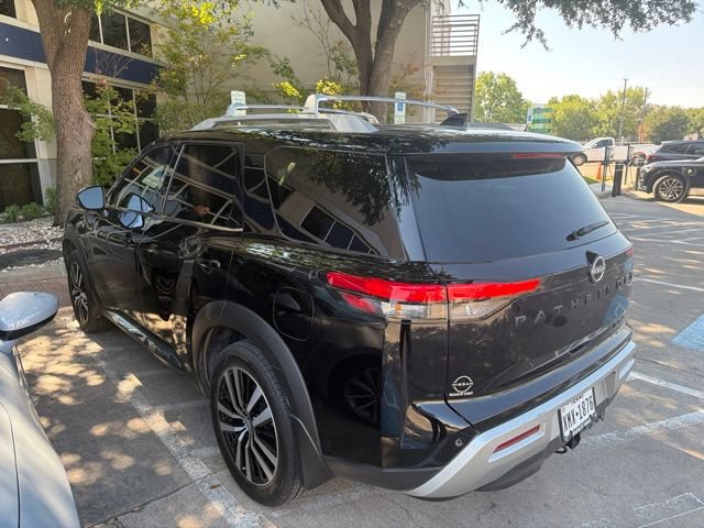 Used 2025 Nissan Pathfinder Platinum FWD image 5