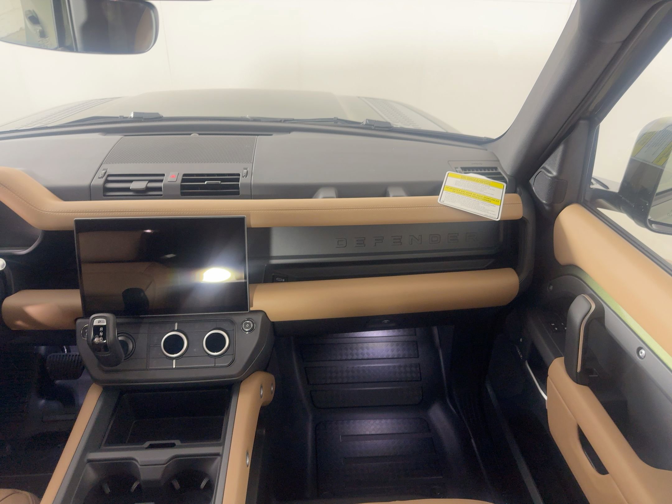 New 2026 Land Rover Defender 110 X-Dynamic SE image 24