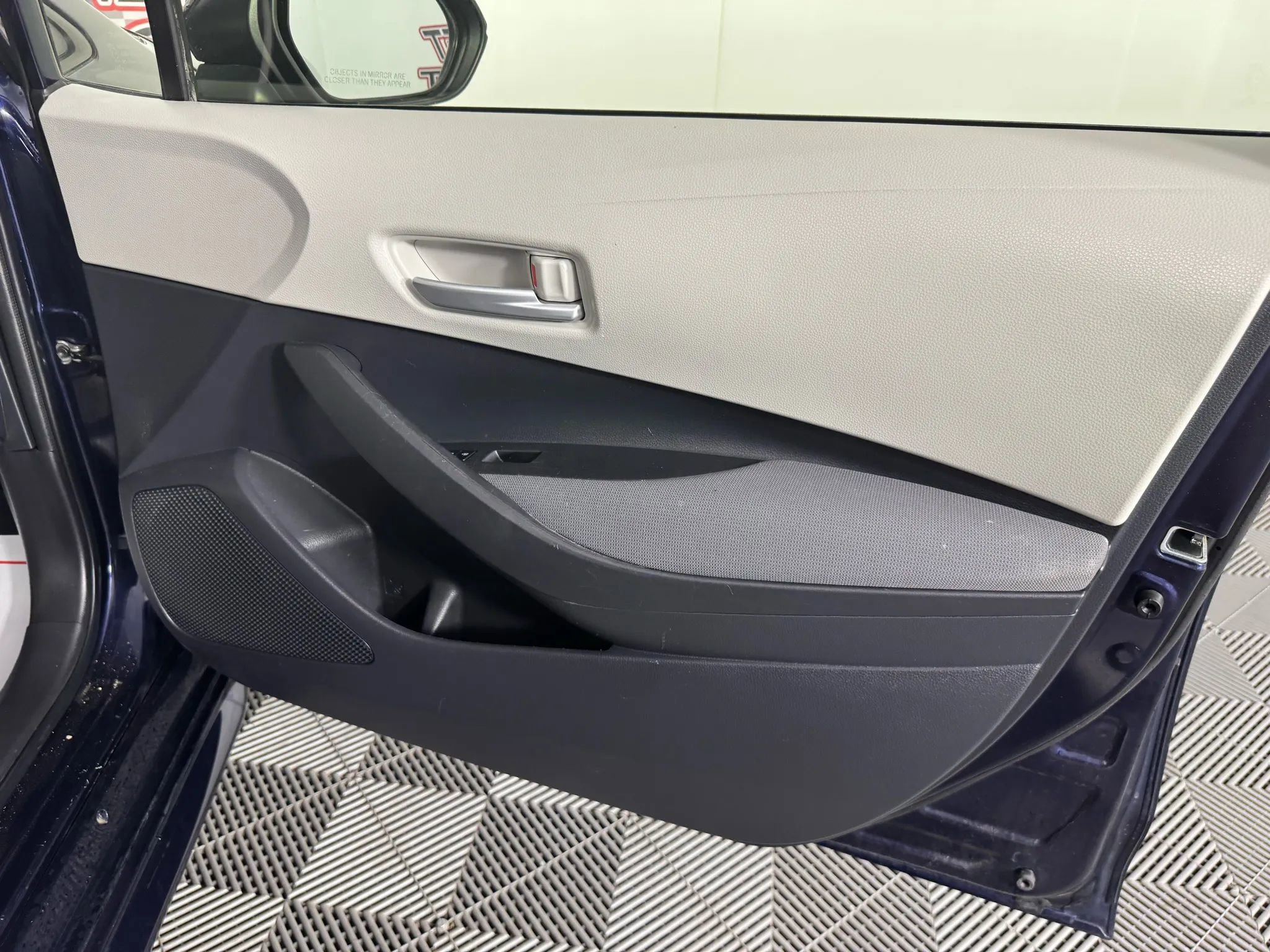 Used 2021 Toyota Corolla LE image 30