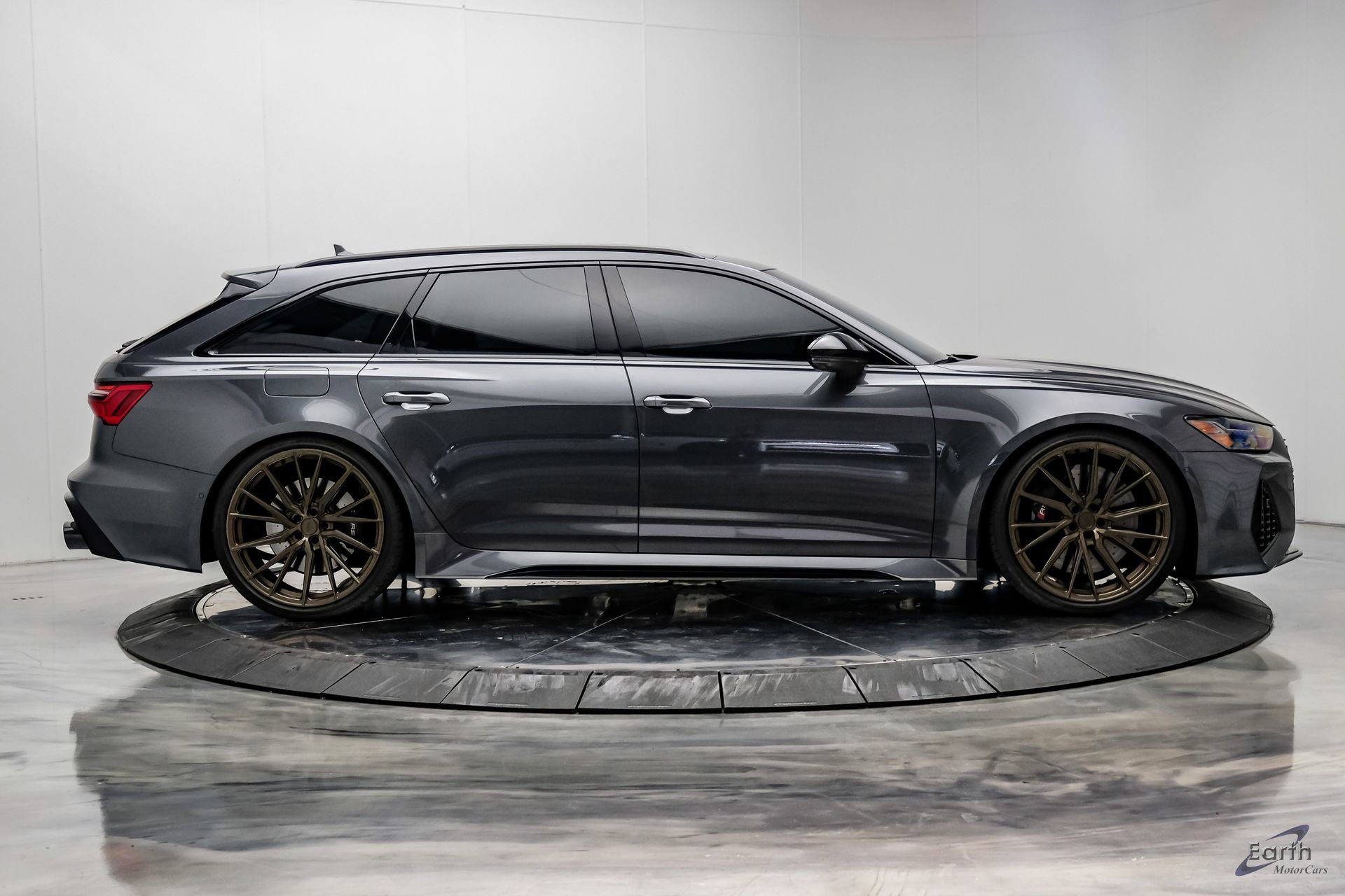 Used 2023 Audi RS 6 w/ Black Optic Package AWD/4WD image 18