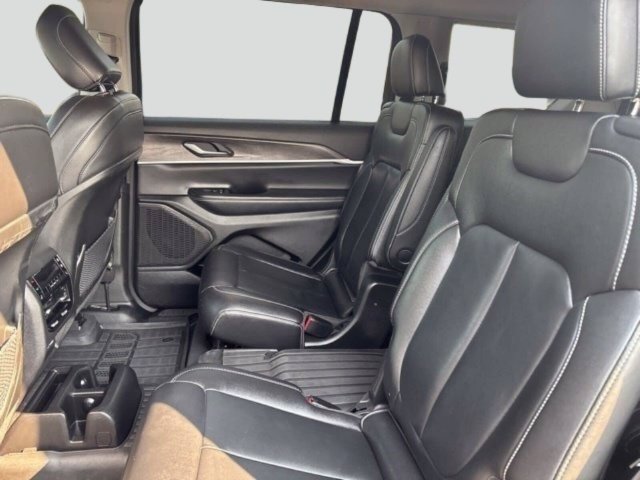 Used 2023 Jeep Grand Cherokee L Limited AWD/4WD image 34