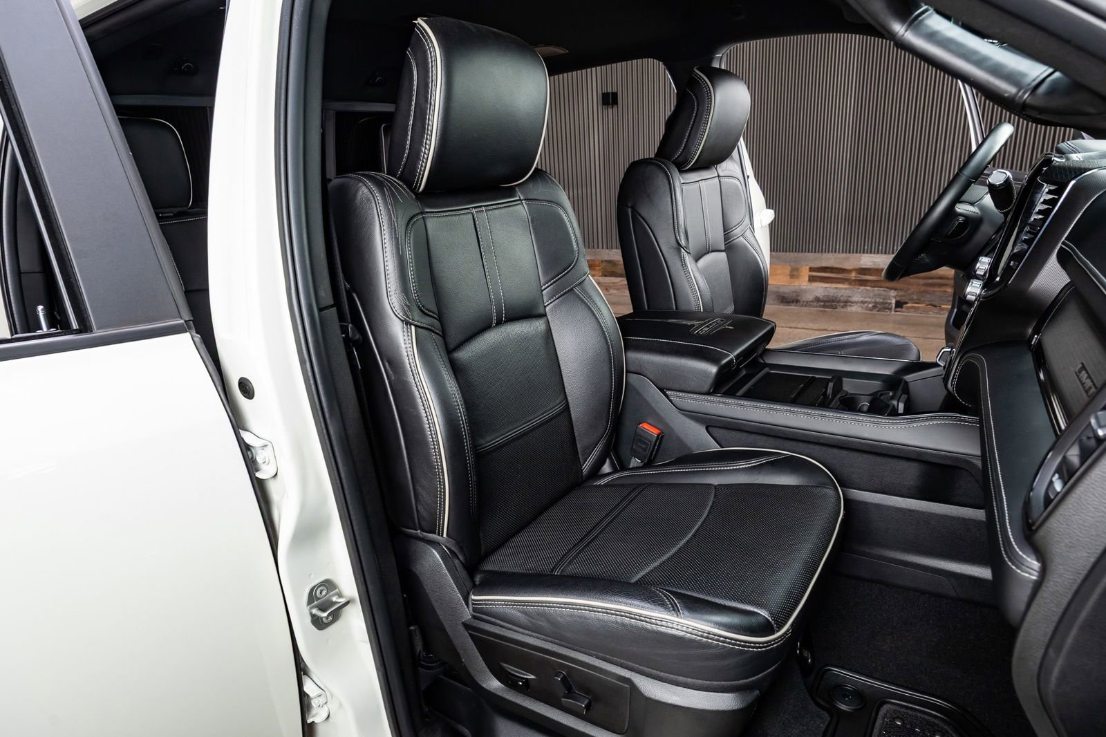 Used 2024 RAM 2500 Limited image 29