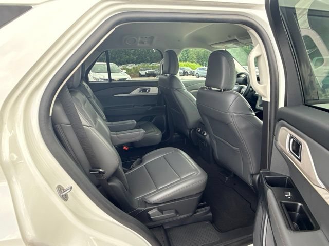 Used 2025 Ford Explorer Active w/ Active Comfort Package RWD image 18