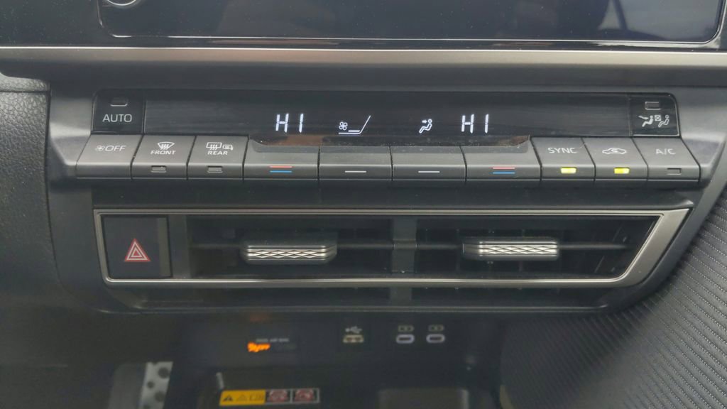 Used 2025 Toyota Camry SE FWD image 28