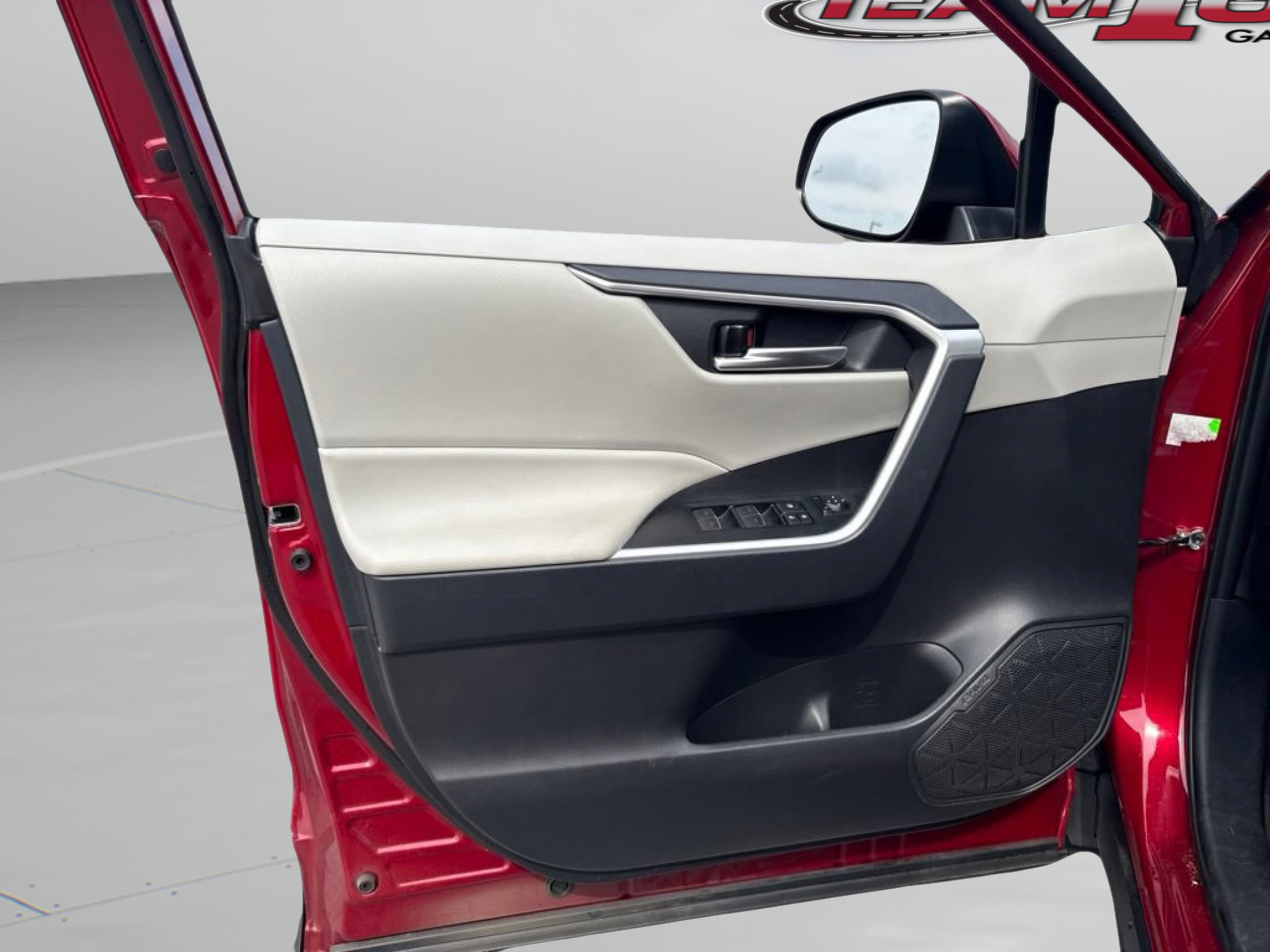 Used 2024 Toyota RAV4 XLE Premium FWD image 17