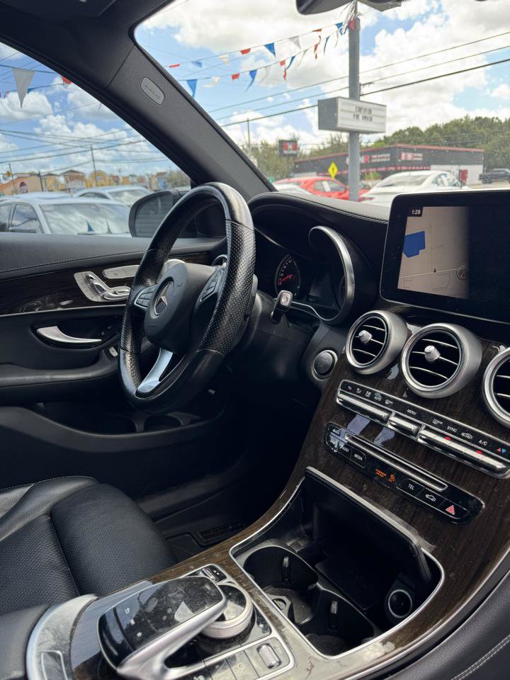 Used 2017 Mercedes-Benz GLC 300 4MATIC image 23