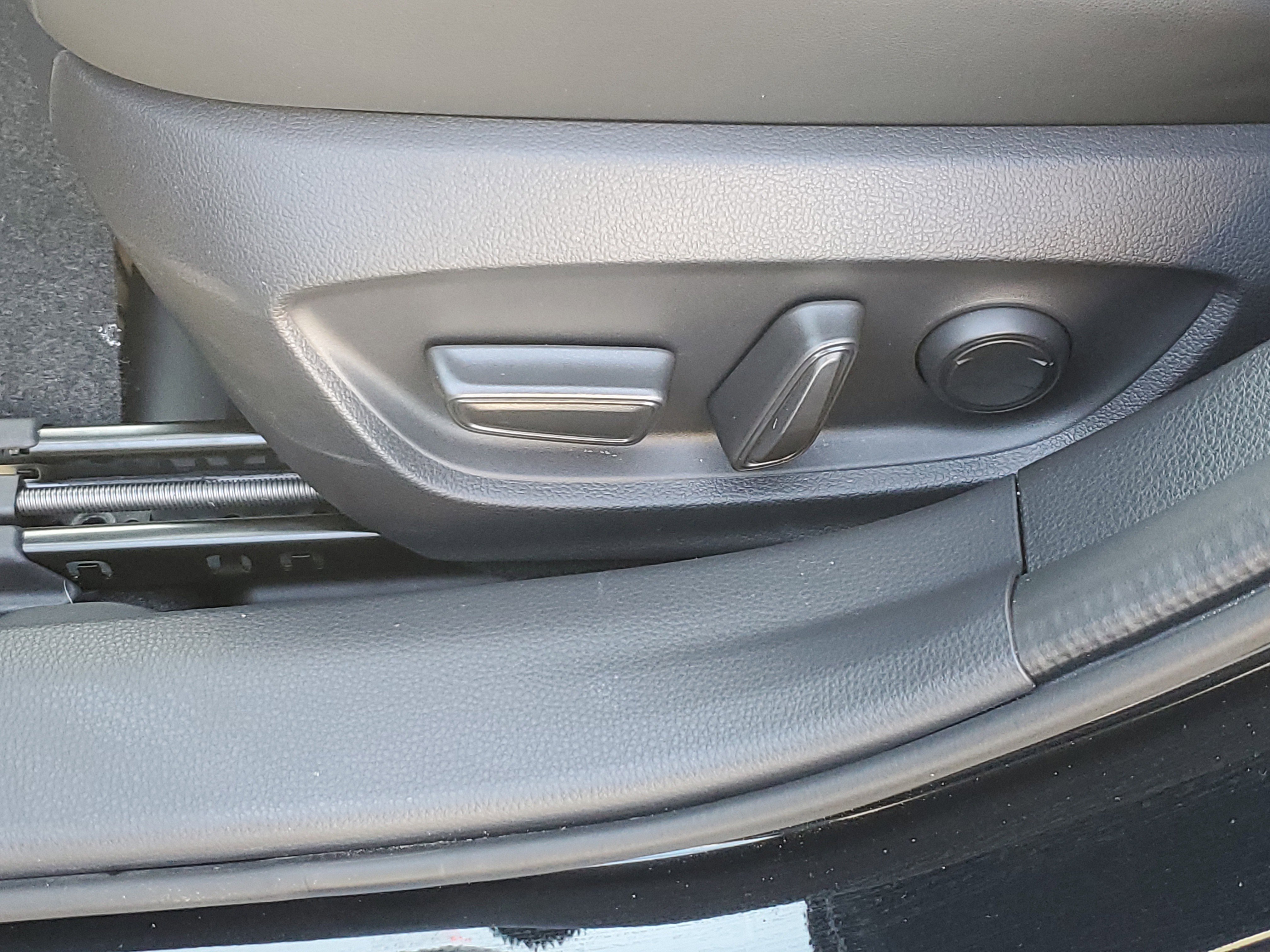 Certified 2025 Toyota Prius Limited image 21